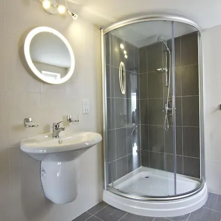 Cresta 4*